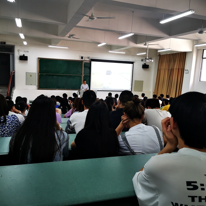 \\tsclient\E\医学技术学院康复治疗专业赵锐老师给2020级对口学生做入学前教育.jpg